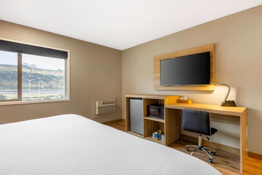 Efficiency One room Suite with No View - Non Smoking interior